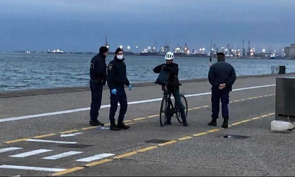 Κορονοϊός - Συνεχίζονται οι έλεγχοι στην παραλία της Θεσσαλονίκης